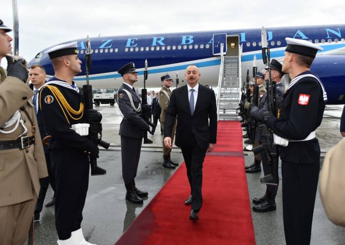 Ильхам Алиев прибыл с официальным визитом в Польшу(ФОТО)