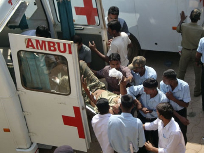 В Индии жертвами столкновения джипа и грузовика стали не менее 15 человек
