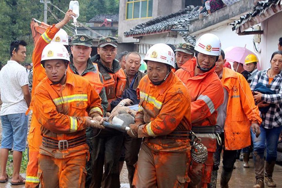 Жертвами разрушительного землетрясения в Китае стали 12 человек