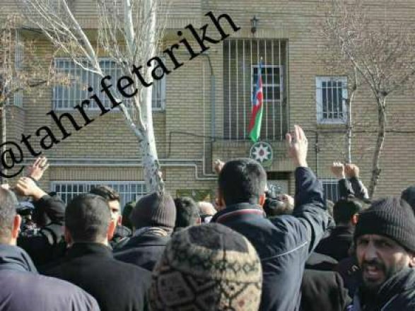 Акция протеста перед азербайджанским консульством в Тебризе