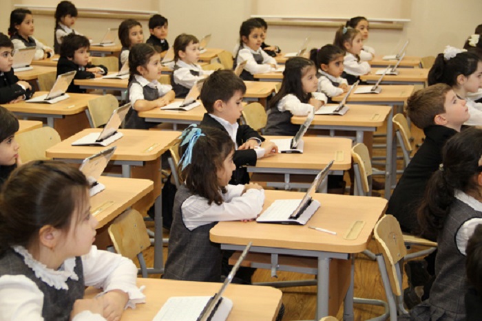В Азербайджане изменились правила приема в I классы школ