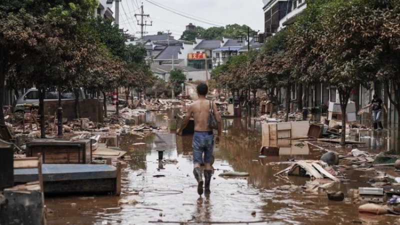 Наводнение в Китае: около трех тысяч человек эвакуировали