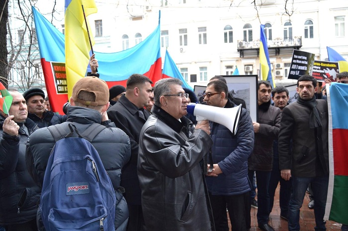 В Киеве азербайджанцы провели акцию протеста против Армении - ВИДЕО