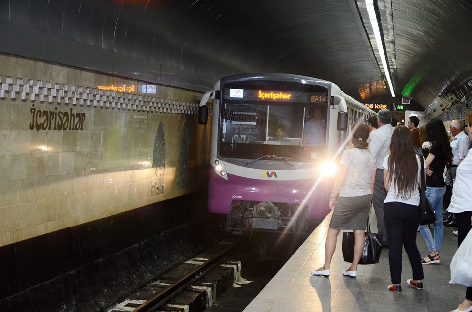 В метро произошла задержка в движении поездов
