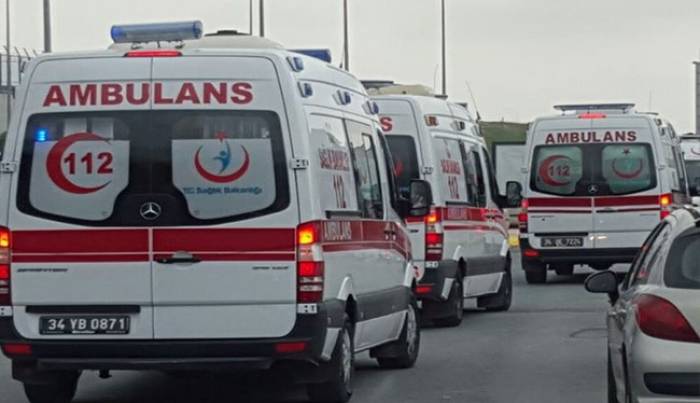В Турции перевернулся автобус, пострадали 17 человек