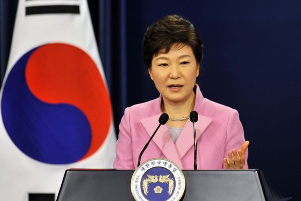Президент Южной Кореи выступит с заявлением по политическому скандалу 