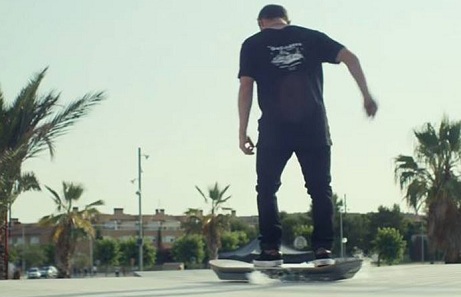 Летающий скейт от Lexus - ВИДЕО