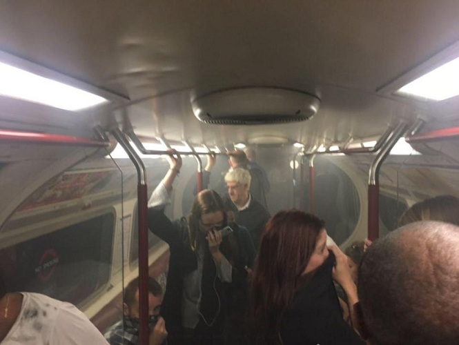 В лондонском метро загорелся поезд