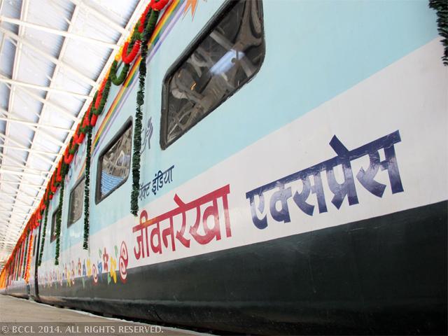 Индийский фермер получил поезд за долги железной дороги