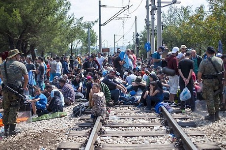 Македония вновь открыла для беженецев границу с Грецией