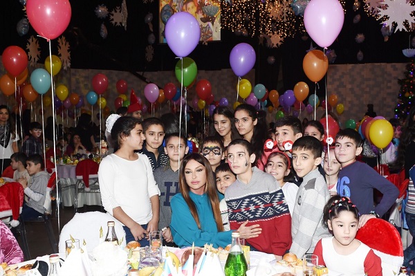 Президент Фонда Гейдара Алиева приняла участие в традиционном празднестве для детей - ФОТО