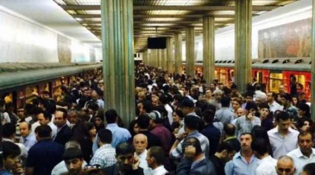 В бакинском метро произошел сбой