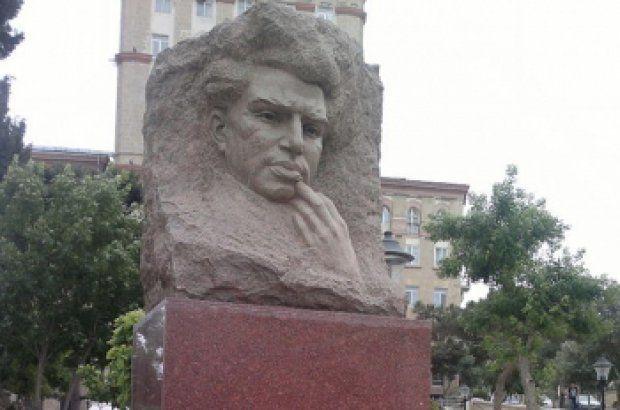 Памятник Микаилу Мушвигу весной будет возвращен на прежнее место - минкультуры