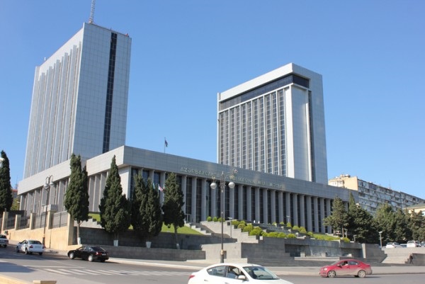 В Азербайджане учрежден орден `Труда`
