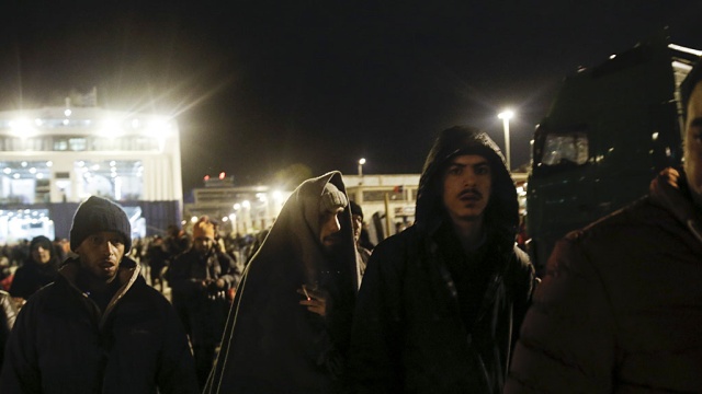 В Швеции толпа мигрантов едва не растерзала 10 полицейских