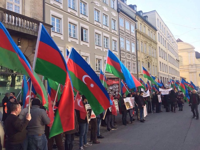 Азербайджанцы провели в Мюнхене акцию протеста