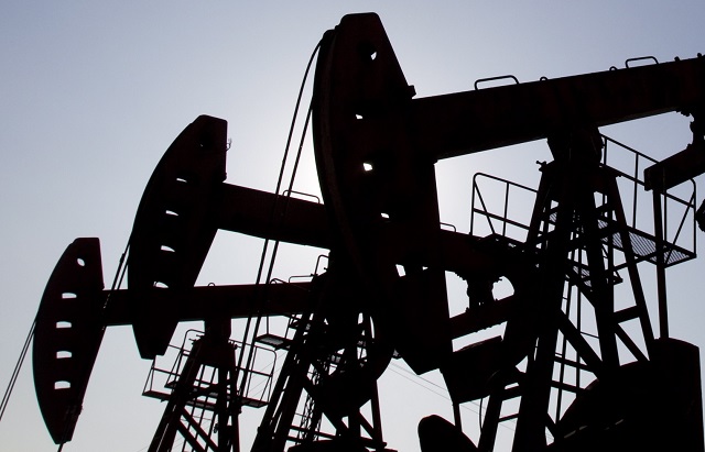 Нефть на мировом рынке понизилась 