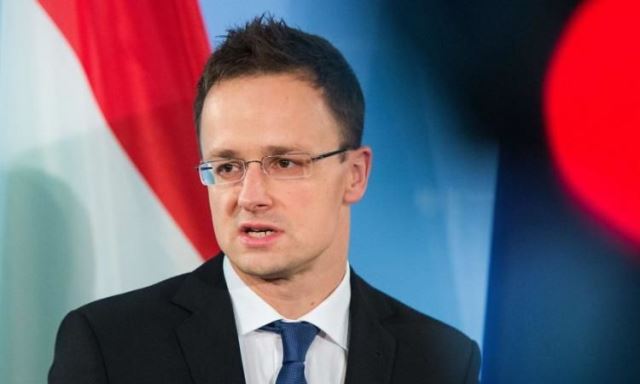 МИД Венгрии: В Европу наводнят 35 миллионов беженцев