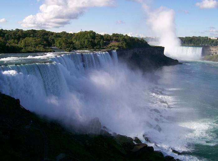 Американец погиб при повторном прыжке в Ниагарский водопад
