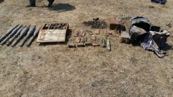 В Гедабеке нашли схрон оружия - ФОТО