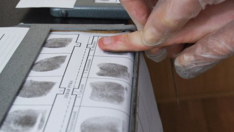 Итальянцы будут снимать отпечатки пальцев с азербайджанцев
