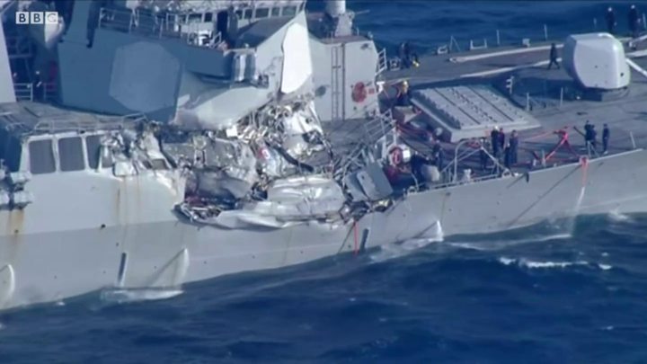 Эсминец США столкнулся с торговым судном: 10 военных моряков  пропали без вести