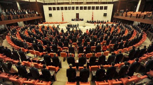 В парламент Турции в субботу внесут проект новой конституции