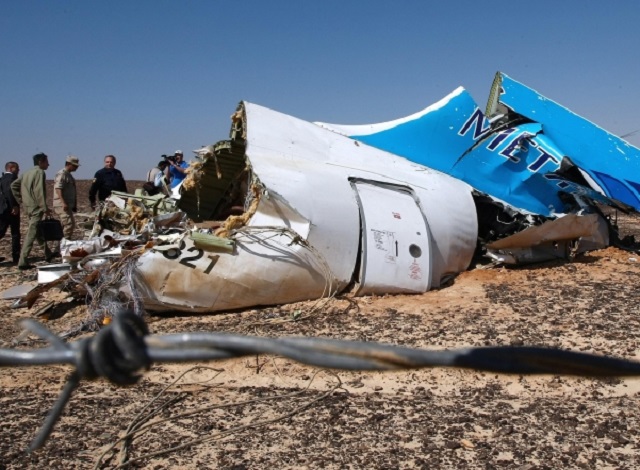 СМИ: Российский самолет над Египтом погубил взрыв двигателя 