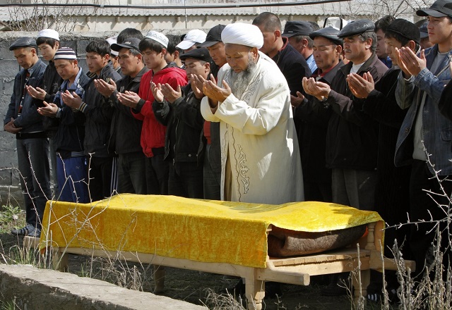 Власти Кыргызстана оплатят похороны погибших при крушении Boeing
