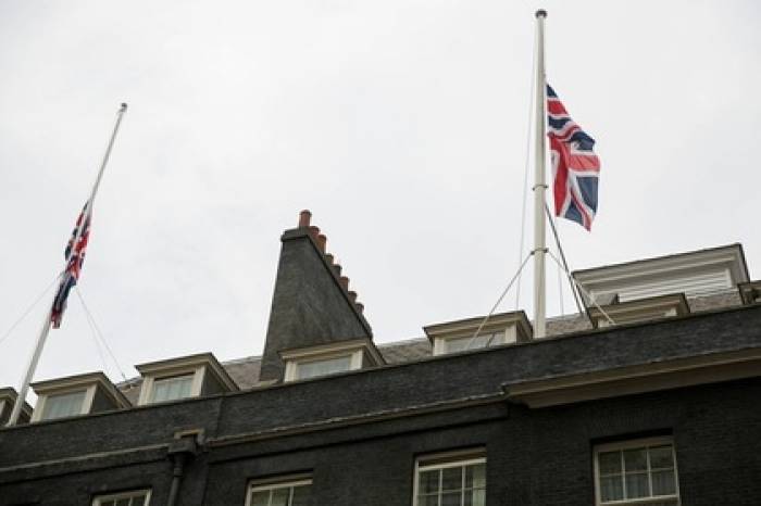 Посольство Великобритании в Баку приспустило флаг