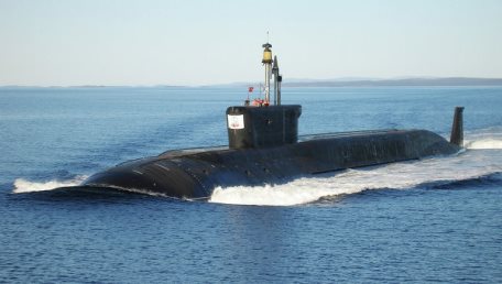 Самая большая подлодка в мире вышла на учения в Белое море