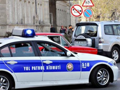 В Баку автохулиган сбил сотрудника полиции