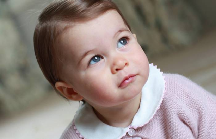Сегодня два годика принцессе Шарлотте, правнучке Королевы Елизаветы II