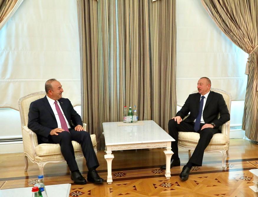 Ильхам Алиев принял главу МИД Турции