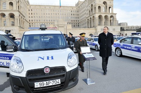 Ильхам Алиев осмотрел новые автомобили для различных структур МВД - ФОТО