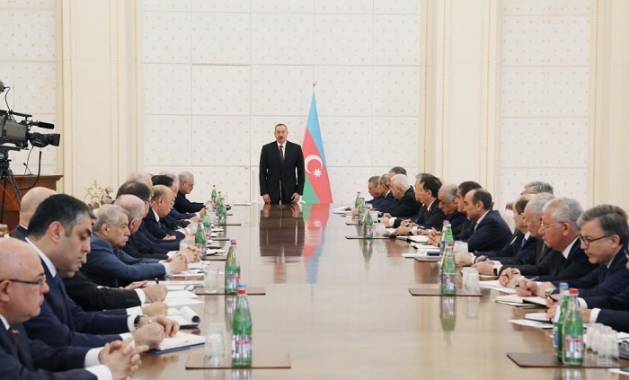 Ильхам Алиев: Чем раньше Армения вернется за стол переговоров, тем лучше для них