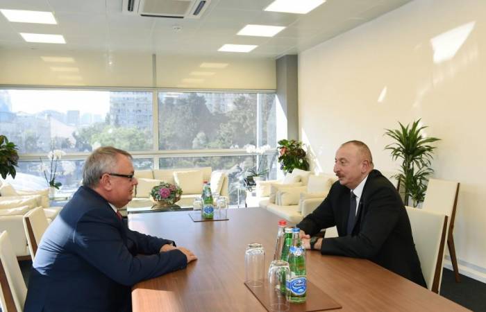 Ильхам Алиев принял президента, председателя правления банка ВТБ