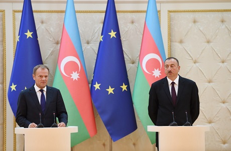 Ильхам Алиев и Дональд Туск обсудили вопросы визового режима