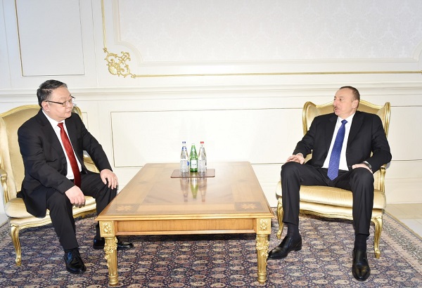 Ильхам Алиев принял верительные грамоты нового посла Монголии - ФОТО