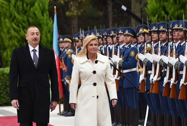 В Баку состоялась церемония официальной встречи президента Хорватии - ФОТО