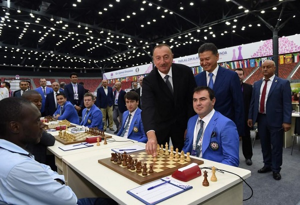 Ильхам Алиев на церемонии старта Всемирной шахматной олимпиады - ФОТО