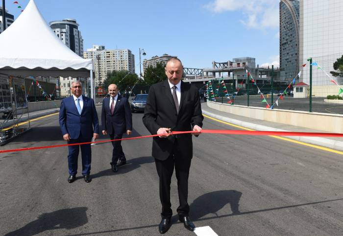 Ильхам Алиев принял участие в открытии новой дороги в Баку (ФОТО)