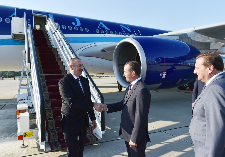 Ильхам Алиев прибыл с рабочим визитом в Россию - ФОТО