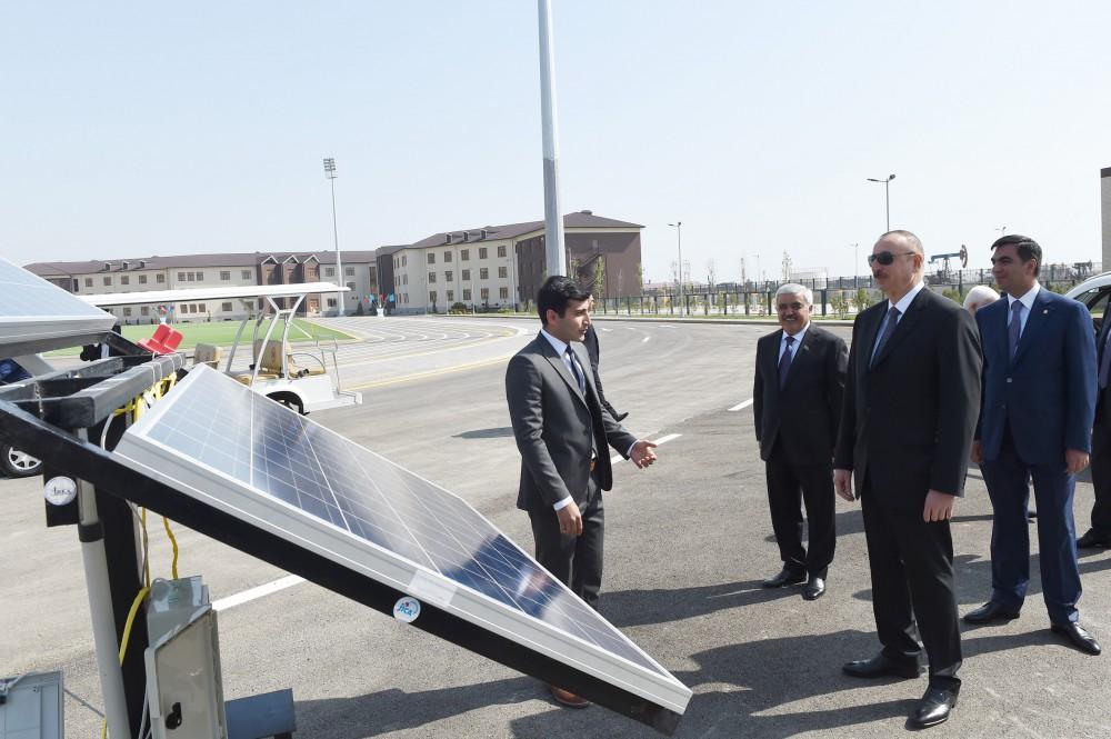 Президент Азербайджана посетил кампус высшей школы нефти Баку (ФОТО)