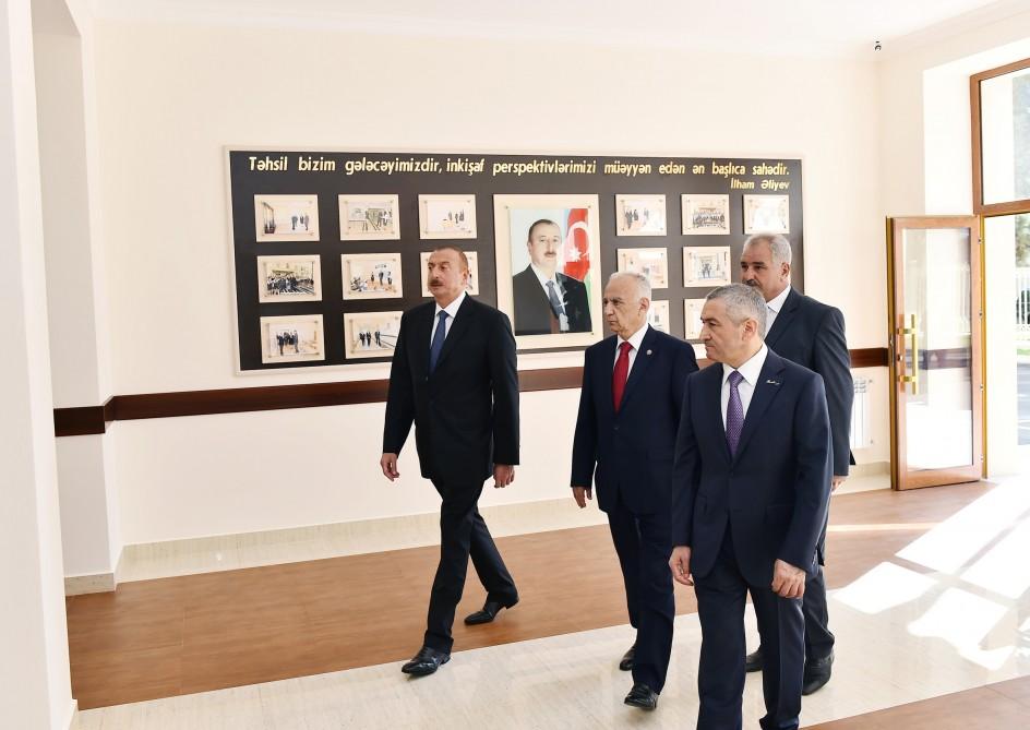 Ильхам Алиев посетил школу№ 74 после капремонта-ФОТО
