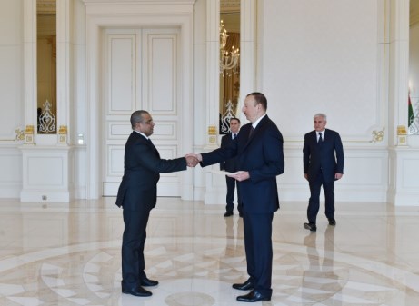 Ильхам Алиев принял верительные грамоты - ФОТО