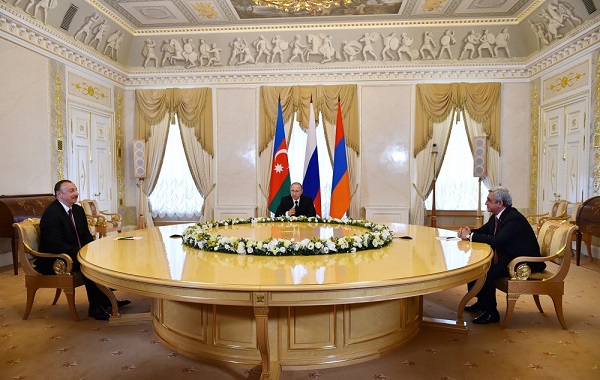 В Санкт-Петербурге началась трехсторонняя встреча президентов России, Азербайджана и Армении