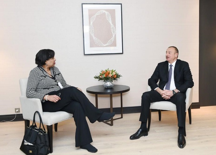 Ильхам Алиев встретился в Давосе с корпоративным вице-президентом компании Microsoft