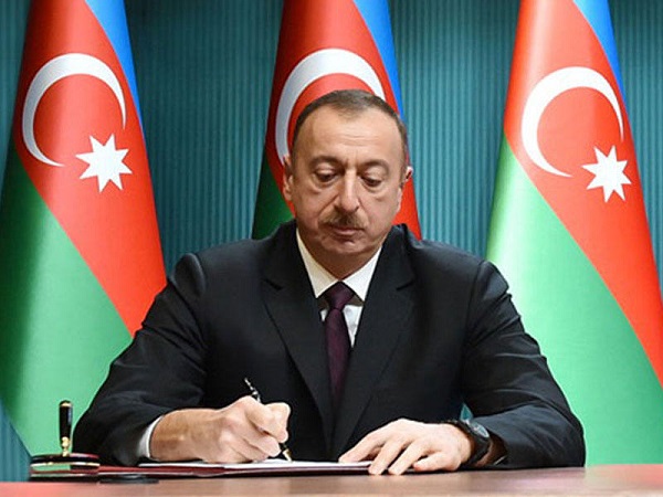 Ильхам Алиев наградил отличившихся при организации VII Глобального форума Альянса цивилизаций ООН
