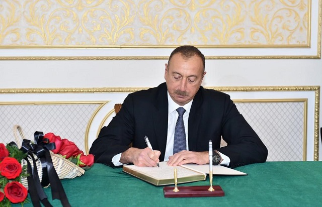 Ильхам Алиев посетил посольство Ирана в Азербайджане - ФОТО